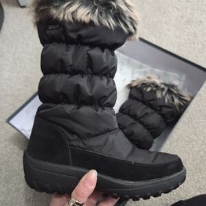 Spring Step Black Winter Boots with Faux Fur Trim
